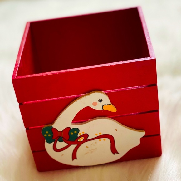 VINTAGE WOOD CRATE POT STORAGE WITH HOLIDAY DUCK - Picture 3 of 5